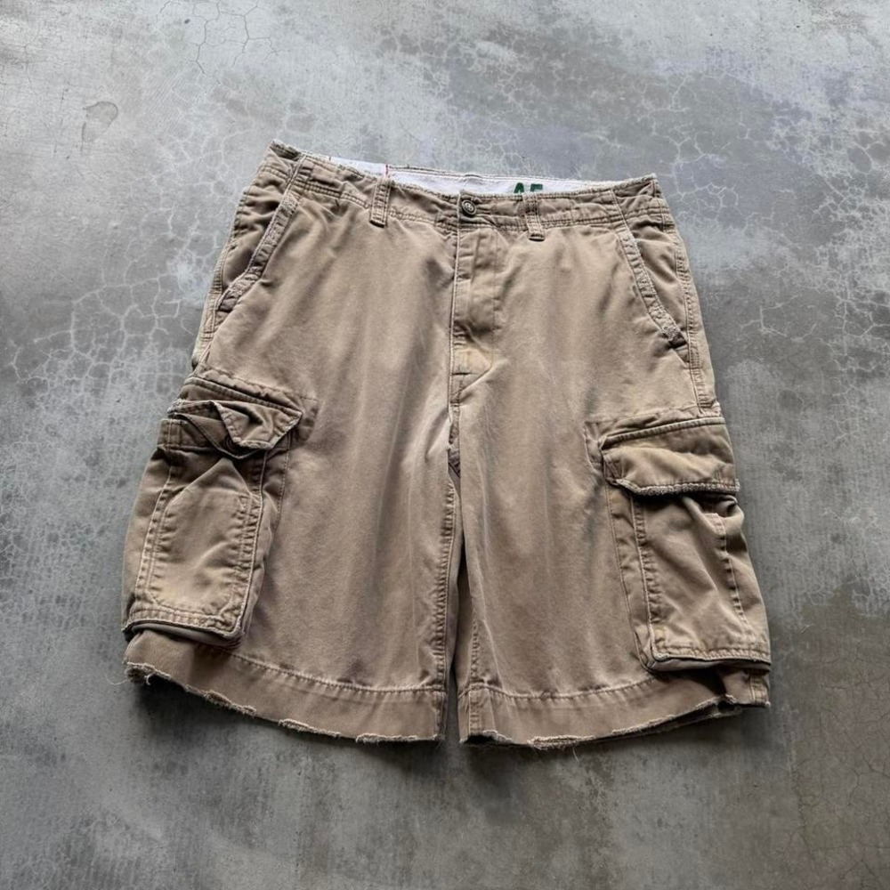 Vintage American Eagle outfitters baggy khaki cargo shorts